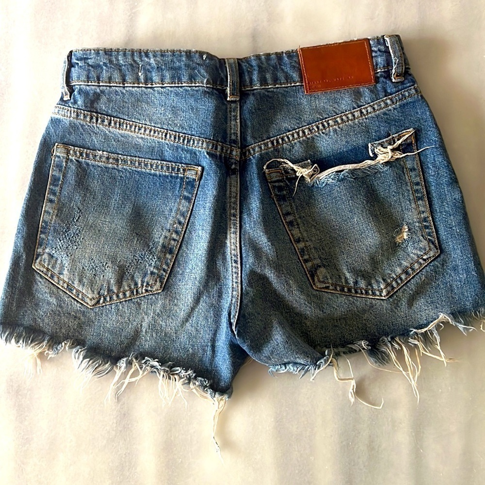ZARA The HIGH Waist denim short - Picture 3 of 9